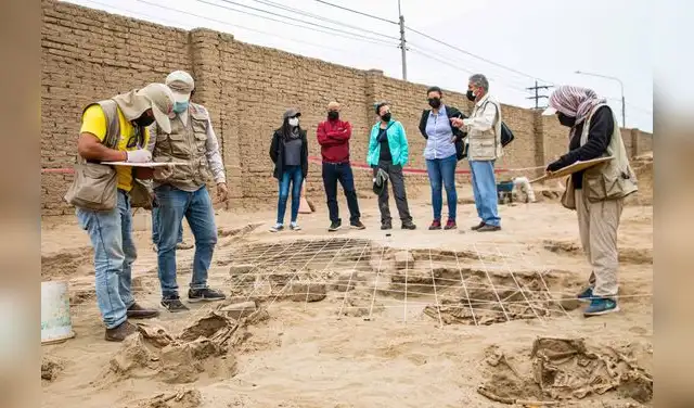 La escultura de madera hallada alude a un personaje que aparece como cargador de andas. Foto: Gobierno del Perú