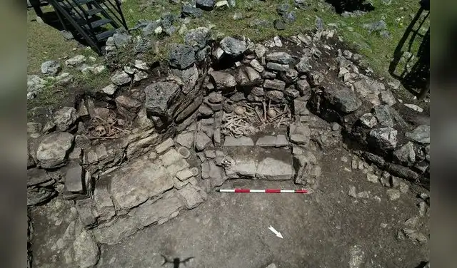 En el interior de la estructura se hallaron los restos de cinco individuos. Foto: PRIAK