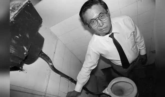 Alberto Fujimori durante una inspección a un colegio. CARETAS publicó la foto con este titular: “Solo se le pide que acierte”. Año: 1991. Foto: Sergio Urday. Alberto Fujimori durante una inspección a un colegio. CARETAS publicó la foto con este titular: “Solo se le pide que acierte”. Año: 1991. Foto: Sergio Urday.