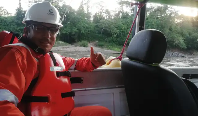 Julio Rengifo, uno de los trabajadores despedidos, durante labores operativas vinculadas al proyecto Camisea. Permaneció 16 años en la empresa antes de su salida en 2023. Julio Rengifo, uno de los trabajadores despedidos, durante labores operativas vinculadas al proyecto Camisea. Permaneció 16 años en la empresa antes de su salida en 2023.