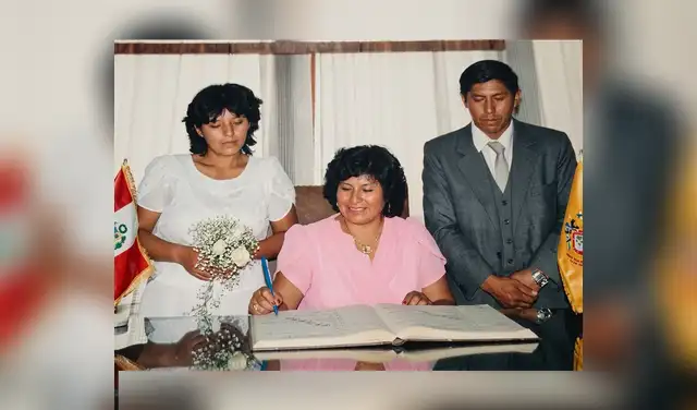 Rosa Rojas y Manuel Ríos el día que se casaron por lo civil, el 2 de febrero de 1988, en la Municipalidad de Lima. Foto: La República Rosa Rojas y Manuel Ríos el día que se casaron por lo civil, el 2 de febrero de 1988, en la Municipalidad de Lima. Foto: La República