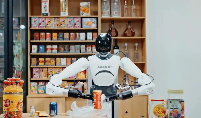 Desarrollado por GigaAI, este robot utiliza inteligencia artificial para interpretar y ejecutar tareas en entornos cambiantes.