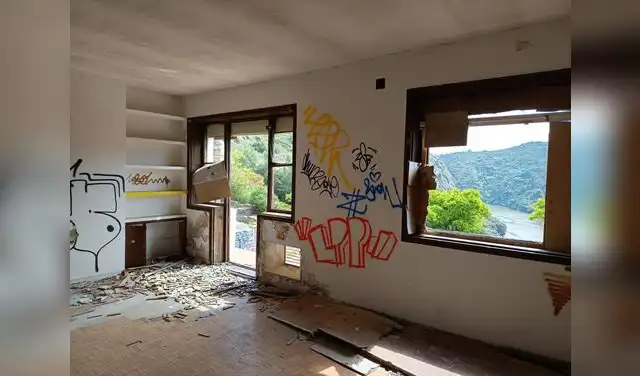 El nuevo propietario tiene en mente un gran complejo vacacional (hotel/hostal) y alquileres a largo plazo. Foto: Óscar F. Civieta/El País El nuevo propietario tiene en mente un gran complejo vacacional (hotel/hostal) y alquileres a largo plazo. Foto: Óscar F. Civieta/El País