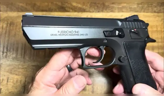 FAME ya ofreció al Ministerio del Interior el modelo Jericho de la empresa IWI. La empresa estatal solo actúa como intermediaria, no fabrica la pistola.