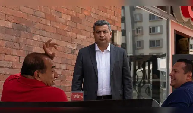 De izquierda a derecha, Jorge Garboza, amigo de Nicanor Boluarte, Paulo Zevallos, de FAME y Diego Alfaro.