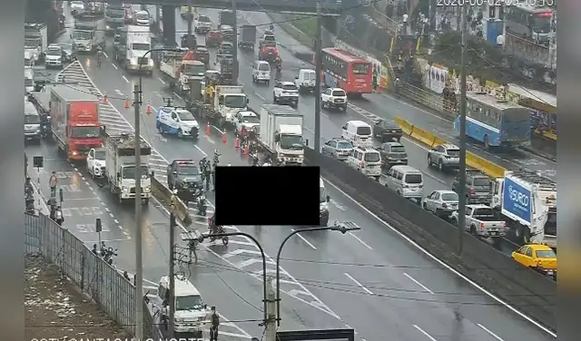 Preliminarmente, el accidente ha dejado a dos fallecidos, quienes viajaban a bordo de una motocicleta.