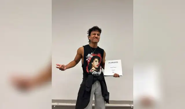 Actualmente, el artista se une al elenco de 'Aguardiente: The Musical' en el GALA Hispanic Theatre, consolidando su presencia en el teatro musical estadounidense.