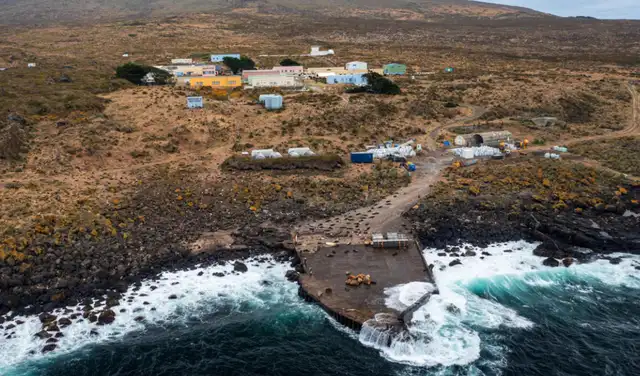 Vista aérea tomada en 2022 que muestra la isla de Ámsterdam. Foto: AFP Vista aérea tomada en 2022 que muestra la isla de Ámsterdam. Foto: AFP