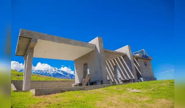 El mirador cuenta con áreas de descanso, arcos ornamentales y esculturas de cóndores. Foto: Gobierno Regional de Apurímac