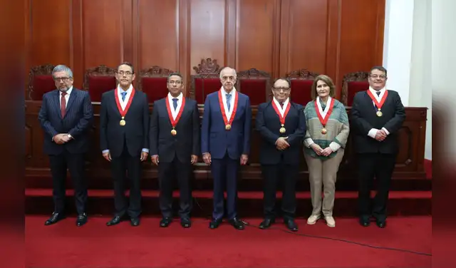 A dedo. El TC impuesto por Fuerza Popular archivó el “Caso Cócteles” contra Keiko Fujimori. Foto: difusión A dedo. El TC impuesto por Fuerza Popular archivó el “Caso Cócteles” contra Keiko Fujimori. Foto: difusión
