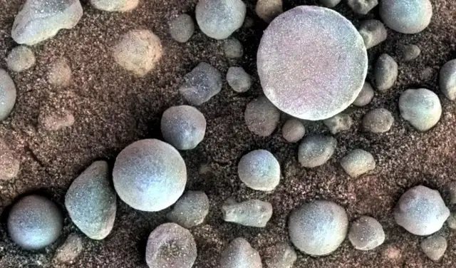 El rover Opportunity encontró pequeñas esferas de hematita, cuya formación requiere agua líquida. Foto: NASA/JPL-Caltech/Cornell/USGS El rover Opportunity encontró pequeñas esferas de hematita, cuya formación requiere agua líquida. Foto: NASA/JPL-Caltech/Cornell/USGS