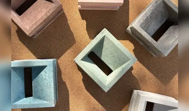 Ladrillos hechos a base de arena del desierto, transformando un recurso local en puro diseño. Foto: Máximo Tettamanzi