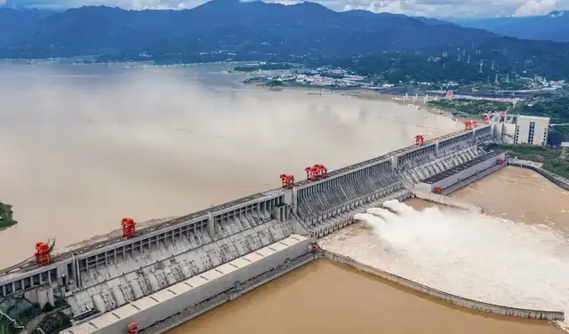 La presa de las Tres Gargantas, en la provincia de Hubei, en el centro de China, es actualmente la mayor central hidroeléctrica del mundo. Foto: AFP La presa de las Tres Gargantas, en la provincia de Hubei, en el centro de China, es actualmente la mayor central hidroeléctrica del mundo. Foto: AFP