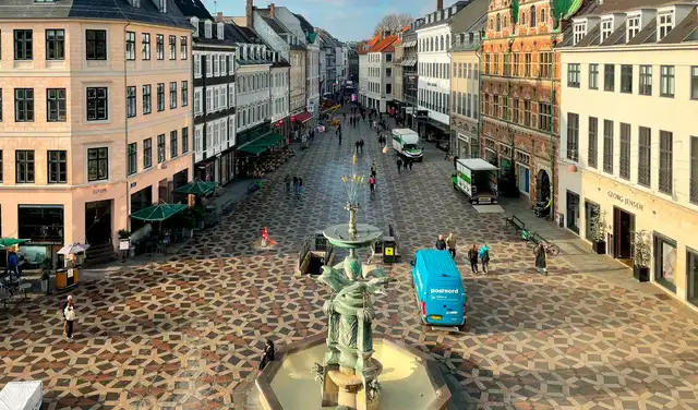 A través de estrategias de urbanismo sostenible y zonas peatonales, Copenhague se ha consolidado como una de las ciudades más amigables para caminar A través de estrategias de urbanismo sostenible y zonas peatonales, Copenhague se ha consolidado como una de las ciudades más amigables para caminar