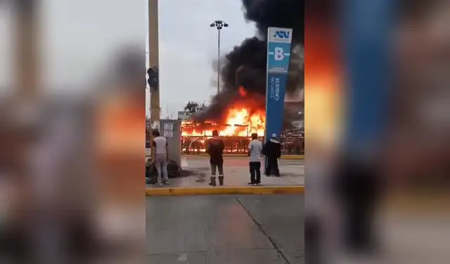 El siniestro se reportó cerca a la estación Caquetá del Metropolitano de Lima El siniestro se reportó cerca a la estación Caquetá del Metropolitano de Lima