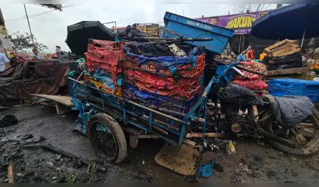 Comerciantes ambulantes quedaron afectados tras el incendio del bus Comerciantes ambulantes quedaron afectados tras el incendio del bus