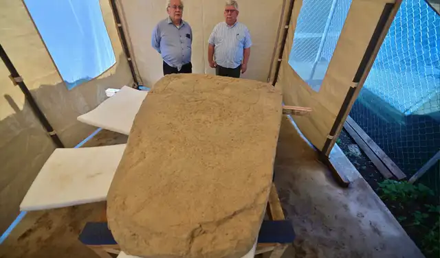 Estela de 2,5 toneladas hallada en un sitio arqueológico en Coatepec. Foto: AFP Estela de 2,5 toneladas hallada en un sitio arqueológico en Coatepec. Foto: AFP