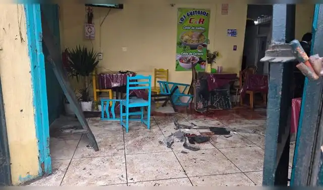 Así terminó el negocio en su interior tras el choque de vehículos Así terminó el negocio en su interior tras el choque de vehículos