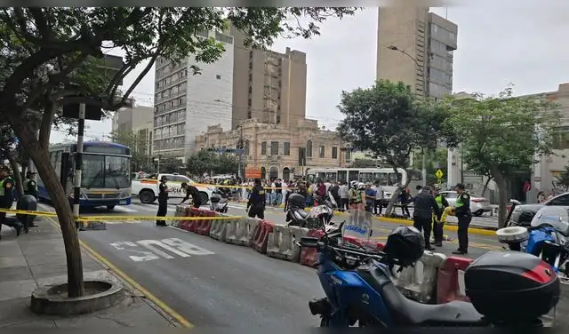 La vía Garcilaso de la Vega permanece cerrada tras el incidente La vía Garcilaso de la Vega permanece cerrada tras el incidente