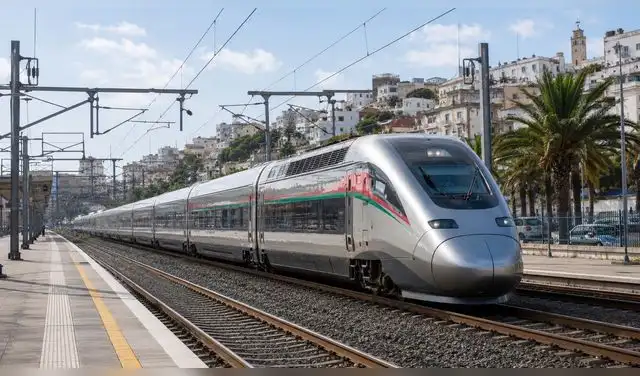Desde su lanzamiento, el tren de alta velocidad ha transportado más de seis millones de pasajeros anualmente, contribuyendo a la sostenibilidad y reduciendo 20.000 toneladas de CO2 cada año.