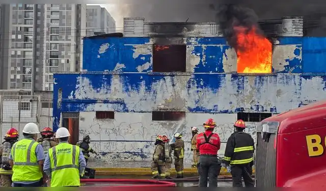 El jefe departamental de Bomberos aseguró el incendio fue confinado, pero que aún restan labores por realizar. El jefe departamental de Bomberos aseguró el incendio fue confinado, pero que aún restan labores por realizar.