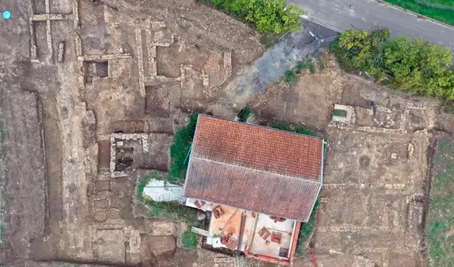 Vista aérea de la zona excavada en Senon, Francia. La excavación fue realizada por los Servicios Arqueológicos Regionales. Foto: INRAP Vista aérea de la zona excavada en Senon, Francia. La excavación fue realizada por los Servicios Arqueológicos Regionales. Foto: INRAP