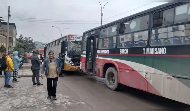 Bus impactó por la parte posterior contra unidad de conocida como La Chama