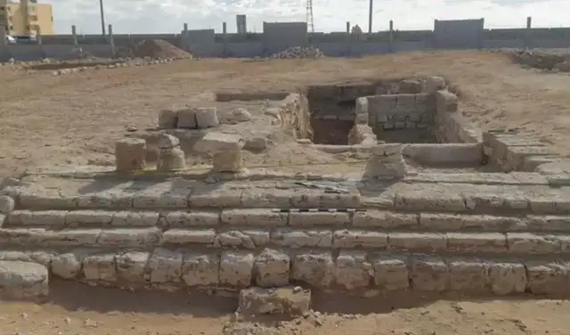 Una entrada a una de las tumbas en Marina el-Alamein. Foto: Ministerio de Turismo y Antigüedades de Egipto Una entrada a una de las tumbas en Marina el-Alamein. Foto: Ministerio de Turismo y Antigüedades de Egipto
