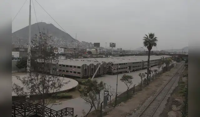 Lote de trenes Caltrain permanecen varados en el parque de la Muralla a un año de ser presentados Lote de trenes Caltrain permanecen varados en el parque de la Muralla a un año de ser presentados