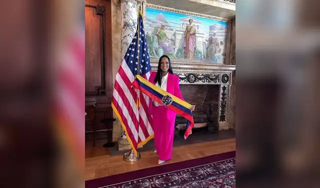 Oli García recibió una distinción oficial en la Casa Blanca junto a líderes hispanos influyentes. Foto: Caramelos Design/Facebook