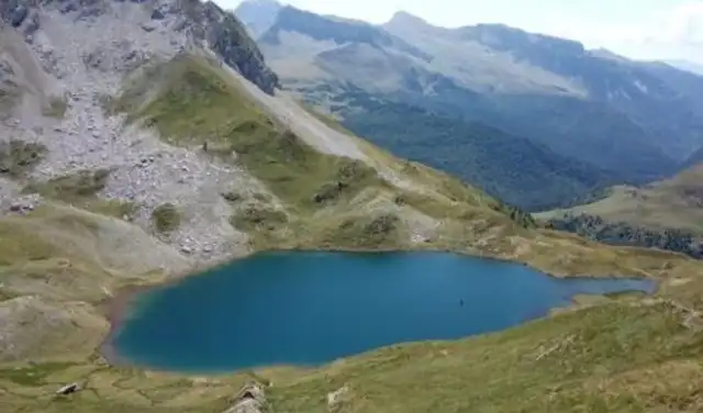 Ibón de Acherito, un lago de los Pirineos que alberga una de las poblaciones de sapos en recuperación. Foto: Phillip Jervis Ibón de Acherito, un lago de los Pirineos que alberga una de las poblaciones de sapos en recuperación. Foto: Phillip Jervis