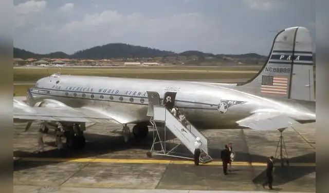 Un DC-4 perdió dos motores al despegar. El piloto John C. Burn buscó regresar a San Juan antes de acuatizar. Foto: AirSea Heritage Foundation Un DC-4 perdió dos motores al despegar. El piloto John C. Burn buscó regresar a San Juan antes de acuatizar. Foto: AirSea Heritage Foundation