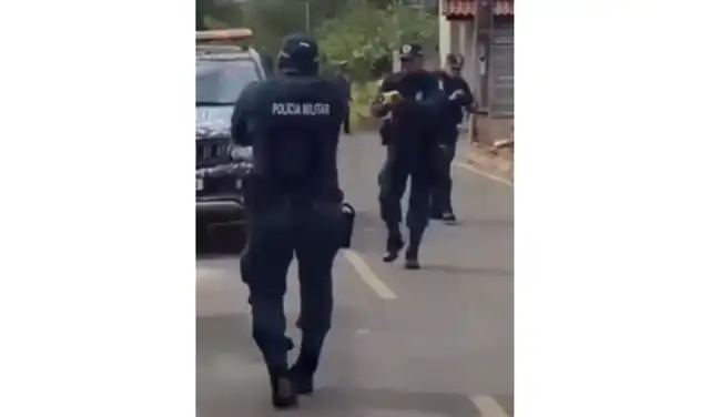 Los uniformes y la inscripción “Polícia Militar” evidencian que los agentes no pertenecen a la PNP. Foto: Facebook Los uniformes y la inscripción “Polícia Militar” evidencian que los agentes no pertenecen a la PNP. Foto: Facebook