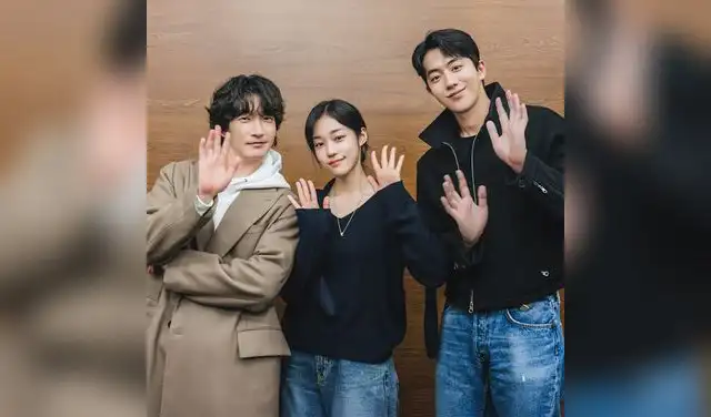 Cho Seung Woo, Roh Yeon Seo y Nam Joo Hyuk en la lectura del guion de 'El Palacio del Este' Cho Seung Woo, Roh Yeon Seo y Nam Joo Hyuk en la lectura del guion de 'El Palacio del Este'