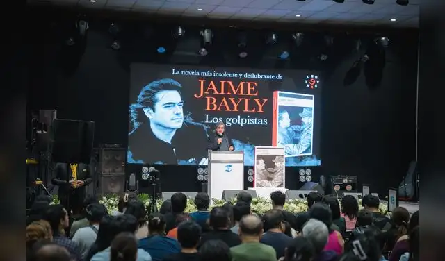 Jaime Bayly llenó el Auditorio Blanca Varela. Foto: CPL.