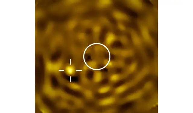 La imagen más clara jamás obtenida de lo que probablemente sea Betelgeuse B, una estrella que orbita Betelgeuse. Foto: ESO/M. Montargès La imagen más clara jamás obtenida de lo que probablemente sea Betelgeuse B, una estrella que orbita Betelgeuse. Foto: ESO/M. Montargès