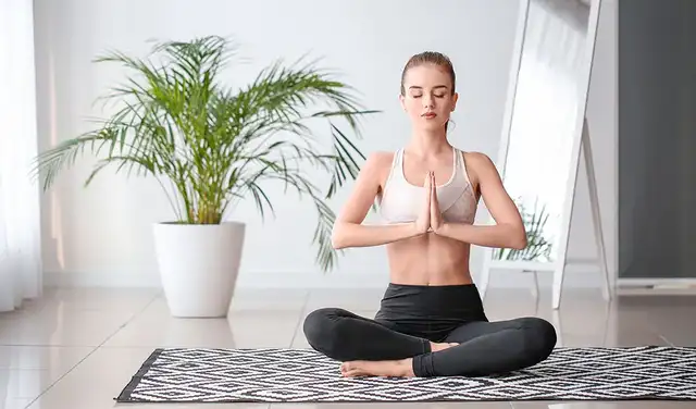 Practicar yoga 30 minutos antes de dormir mejora el sueño. Foto: Pexels Practicar yoga 30 minutos antes de dormir mejora el sueño. Foto: Pexels