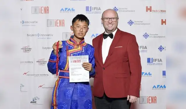 Jia Mingxuan ganó la medalla de oro en la categoría juvenil dentro de la 77.ª Exposición Internacional de Inventos iENA en Núremberg, Alemania. Foto: Directo al Paladar