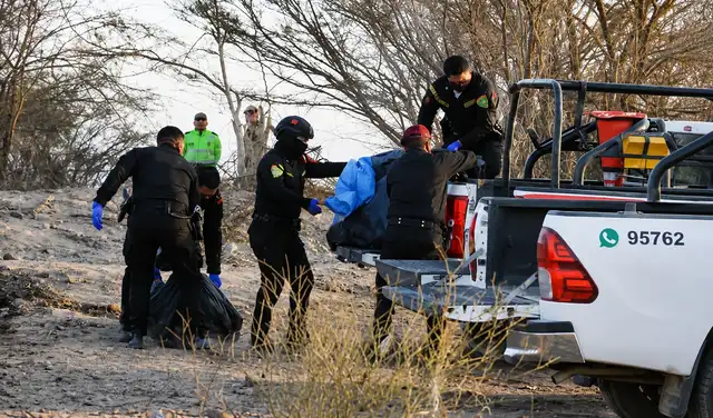 Equipo forense identifica cuerpos de víctimas del accidente aéreo en Nasca Equipo forense identifica cuerpos de víctimas del accidente aéreo en Nasca