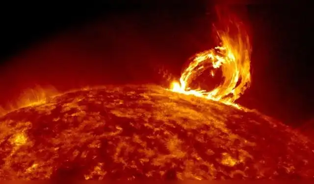 Los investigadores aseguran haber identificado el mecanismo que desencadena las explosiones de plasma y campos magnéticos que el Sol expulsa al espacio. Los investigadores aseguran haber identificado el mecanismo que desencadena las explosiones de plasma y campos magnéticos que el Sol expulsa al espacio.