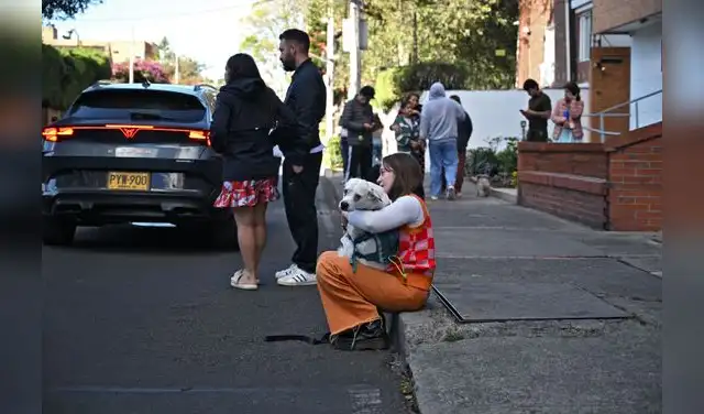 Medios locales muestran casas caídas en ciudades como Pereira y Manizales, en la región turística del Eje Cafetero. Foto: AFP Medios locales muestran casas caídas en ciudades como Pereira y Manizales, en la región turística del Eje Cafetero. Foto: AFP