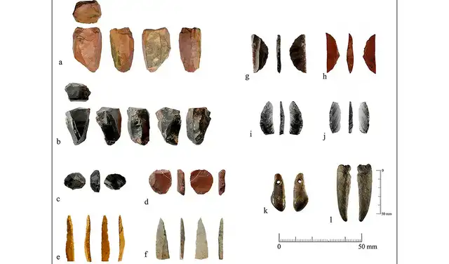 Selección de artefactos de la cueva Koskarlı. Foto: Hülya Çalışkan Akgül Selección de artefactos de la cueva Koskarlı. Foto: Hülya Çalışkan Akgül