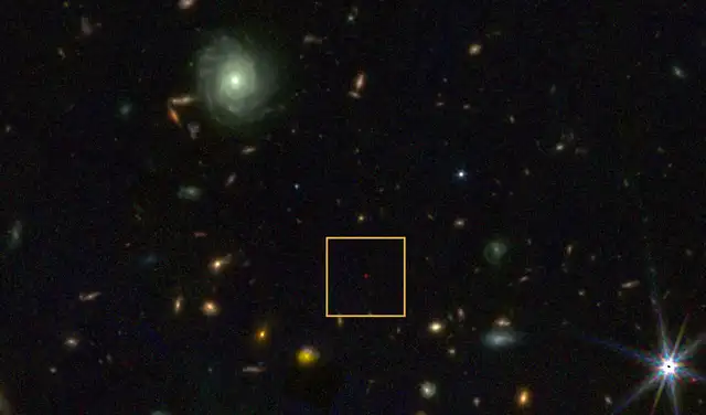 Los científicos lograron este avance tras centrar su atención en una misteriosa mancha roja en imágenes capturadas por el telescopio espacial James Webb de la NASA. Foto: NASA/ESA Los científicos lograron este avance tras centrar su atención en una misteriosa mancha roja en imágenes capturadas por el telescopio espacial James Webb de la NASA. Foto: NASA/ESA