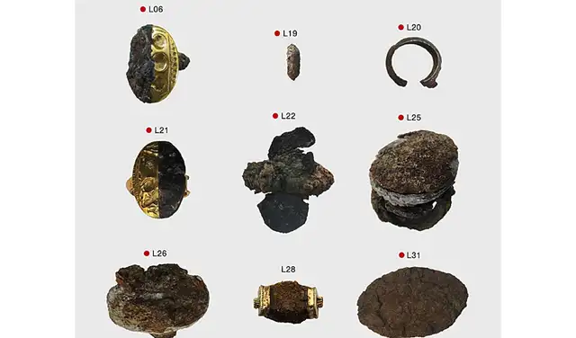 Selección de joyas de hierro de la Edad del Bronce Tardía (L). El punto rojo indica un artefacto que contiene níquel. Foto: Journal of Archaeological Science Selección de joyas de hierro de la Edad del Bronce Tardía (L). El punto rojo indica un artefacto que contiene níquel. Foto: Journal of Archaeological Science