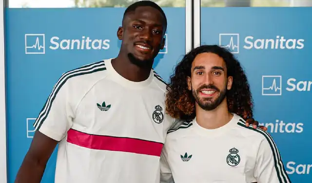 Konaté junto a Cucurella Konaté junto a Cucurella
