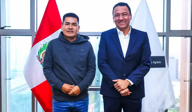 Richard Zavala junto al entonces ministro de Desarrollo Agrario y Riego, Ángel Manero.