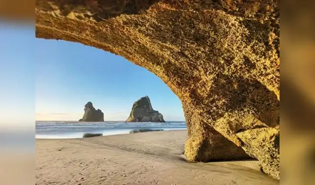 La playa Wharariki destaca por sus extensas dunas de arena y su costa abierta al mar de Tasmania. Foto: El Tiempo La playa Wharariki destaca por sus extensas dunas de arena y su costa abierta al mar de Tasmania. Foto: El Tiempo