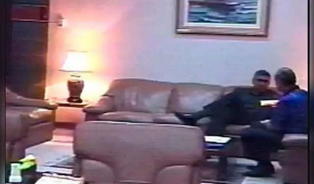 Raúl Tola fue uno de los periodistas que presentó el primer vladivideo entre Alex Kouri y Vladimiro Montesinos, el 14 de septiembre de 2000. Imagen: Captura.
