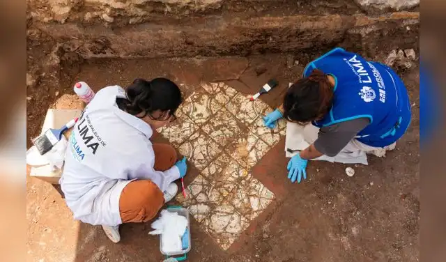 Las obras también mostraron azulejos valencianos del siglo XVIII con motivos vegetales. Foto: Prolima