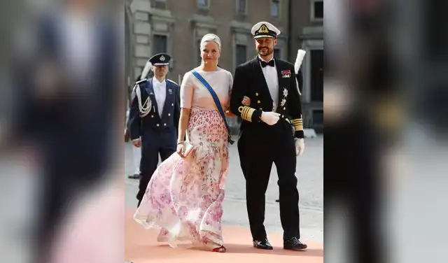 El rey Haakon VIII de Noruega se casó con Mette-Marit Tjessem Høiby el 25 de agosto de 2001 en la Catedral de Oslo. Foto: AFP El rey Haakon VIII de Noruega se casó con Mette-Marit Tjessem Høiby el 25 de agosto de 2001 en la Catedral de Oslo. Foto: AFP